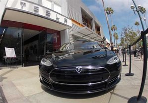 Tesla store in Santa Monica